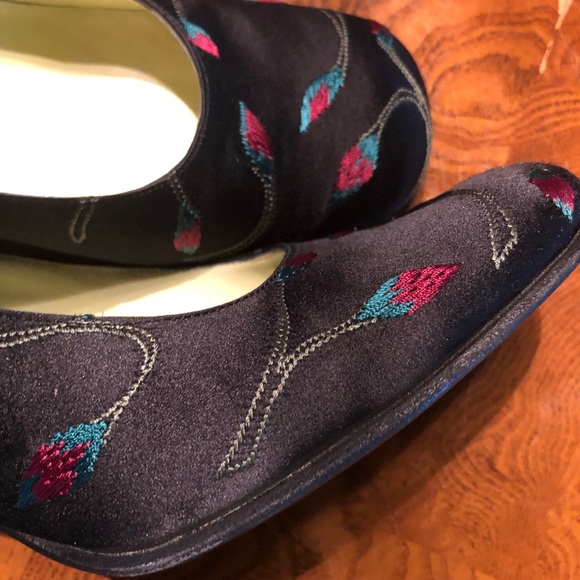 ZEITGEIST BLACK FLORAL PRINT BLOCK HEEL PUMPS happy Valentine’s Day - Picture 3 of 8